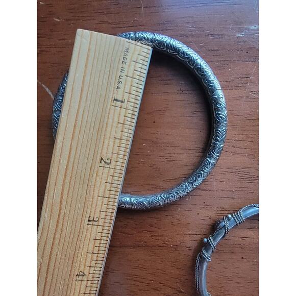 Lot Of 2 Metal Silver Pewter? Bangles With Designs - Picture 8 of 9